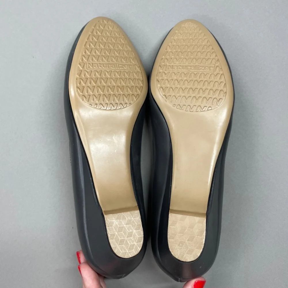 NEW Naturalizer Heels Womens 9 gray faux leather kitten pump classic slip on - Picture 11 of 14